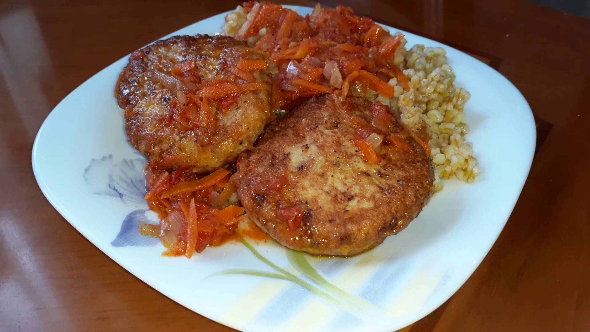 Сочные рыбные котлеты в томатно - овощном соусе. Рецепт вкусного ужина. Не просто рыбные котлеты!!