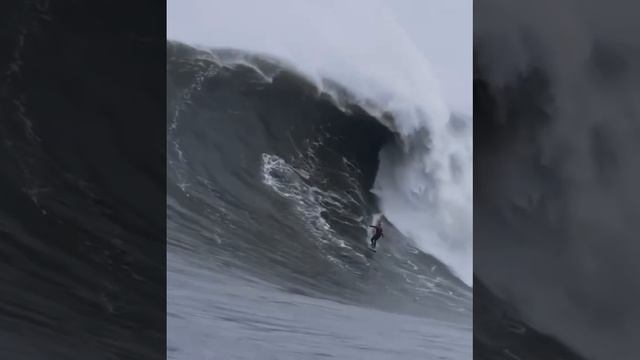 Американский серфер Алессандро Слебир побил мировой рекорд, оседлав 32-метровую волну, — Sfgate.