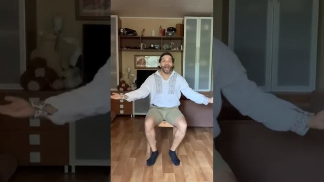 Аэробика для людей элегантного возраста на стуле
