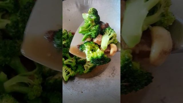 Lunch || Broccoli And Stewed Pork (Non-Halal Dish) #roadto4000hours #broccoli #stewed #lunch #vlog