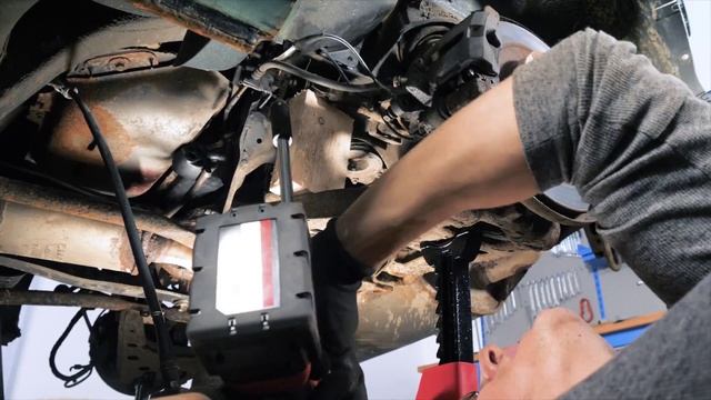 6.27. Removing the subframe bolts