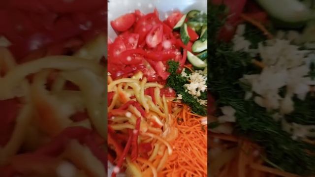 Салат с жареным мясом в соевом соусе