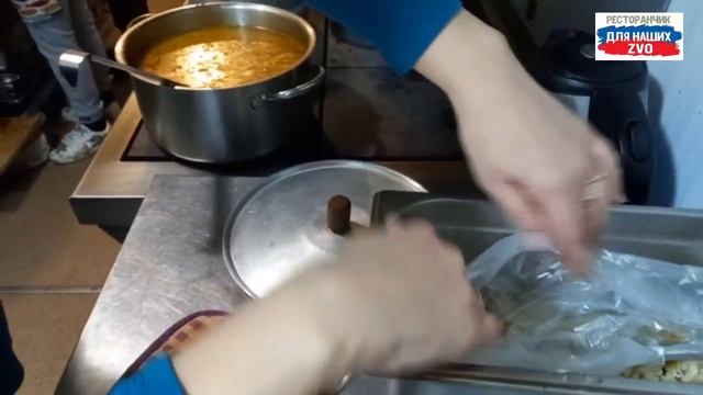 Встречаем наших Пчёлочек из первого Ресторанчика 🥰
Работа кипит 🔥 всё жарится, варится, парится 🔥