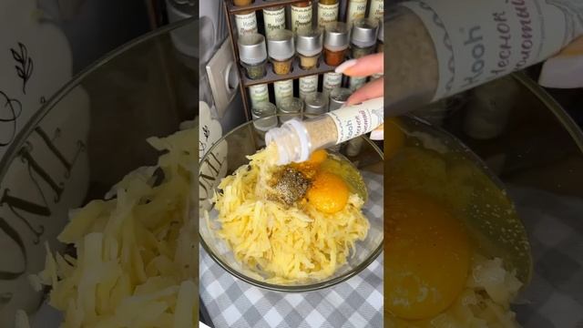 Хрустящие драники #shorts #shortvideo #драникикартофельные #драникиизкартошки #деруны #драникирецеп
