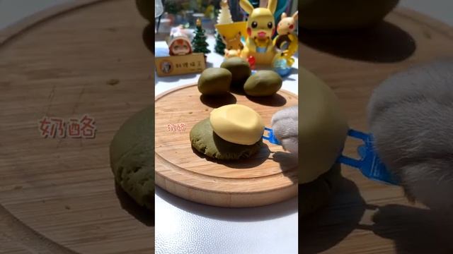 Cat Makes Moon Cake 🥮🥮 #shorts #shortvideos #catcooking #food #funny #mômcakes