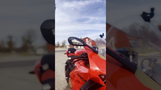 Катя Алмаз мото девушка на дукати панигале V4S