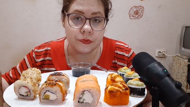 Мукбанг Роллы🍣и🍺/Съездила в больницу, теперь не знаю, что делать