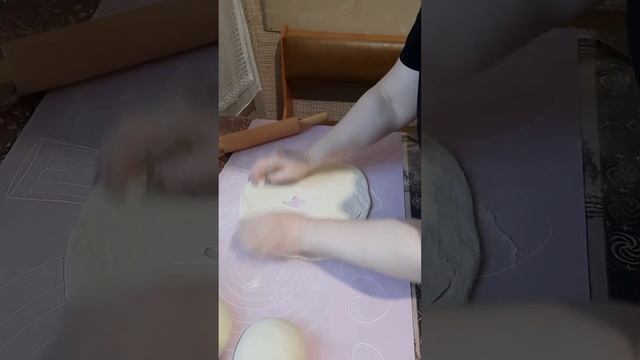 Пицца 🍕 🍕 🍕 🍕  с грибами  и колбасой