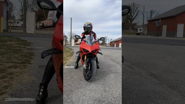 Катя Алмаз мото девушка на дукати панигале V4S