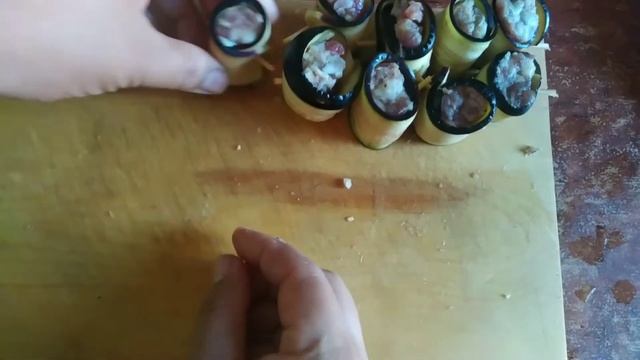 Tushlikda ham kechki ovqatda ham yesa böladigan baqlajonli ruletlar yosh bolalarga ham juda yoqadi