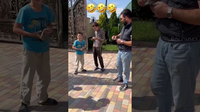 Раздаю Деньги За Отжимания / Легкие деньги Наглый сосед #деньги #shortsvideo #доллар #лайк #лайфхак