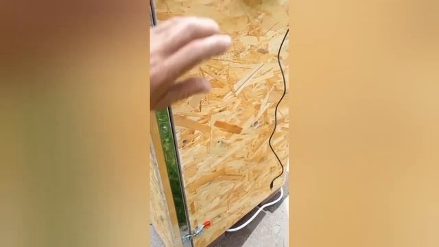 Коптильня с простейшей отделкой.