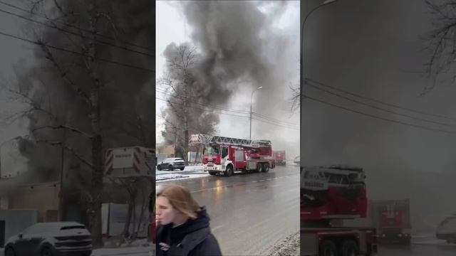 Пожар произошел на улице Иловайская — горел мусор  в помещении одноэтажного административного здания