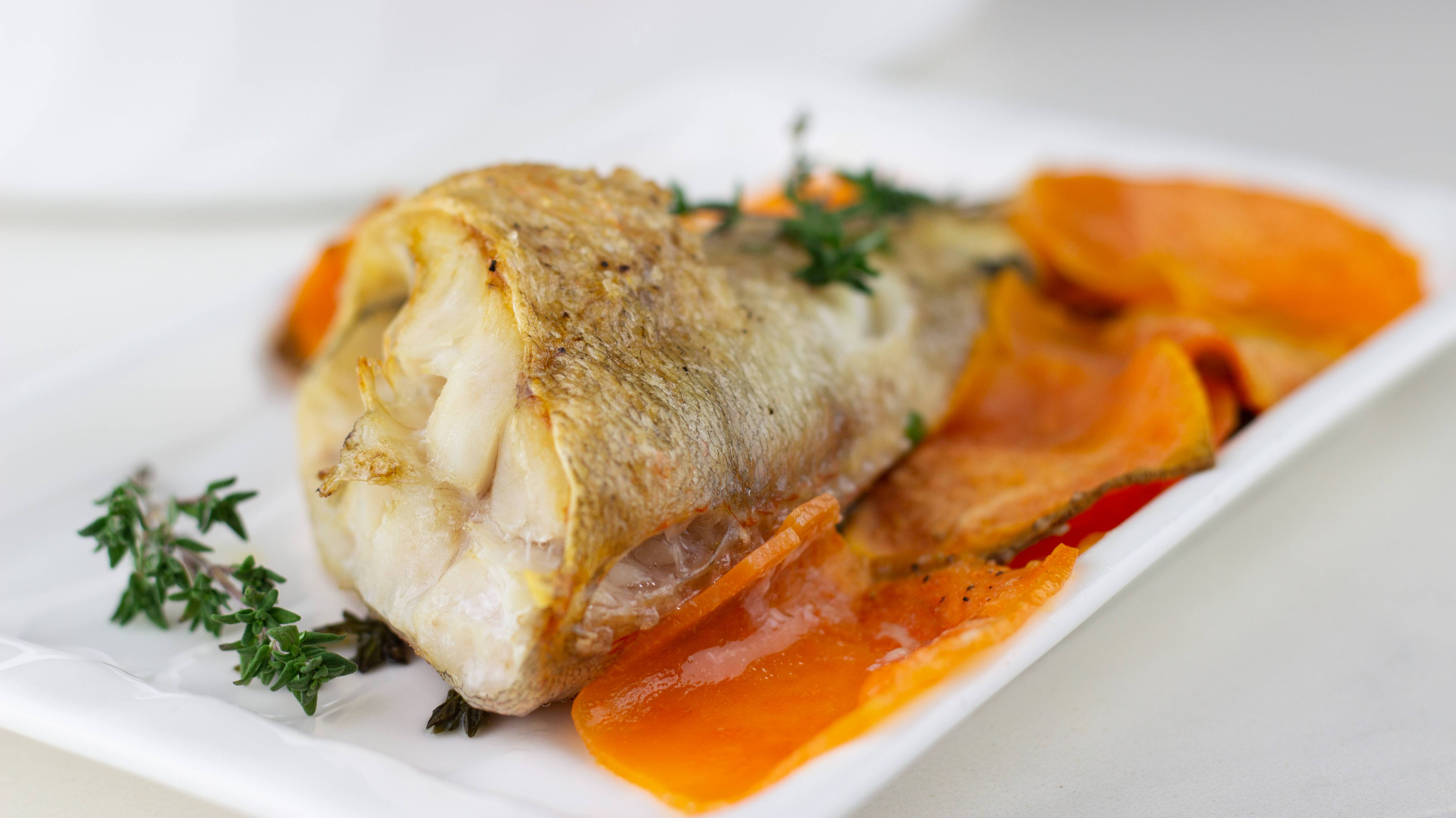 ОКУНЬ ЗАПЕЧЁННЫЙ - популярная диетическая речная рыба.