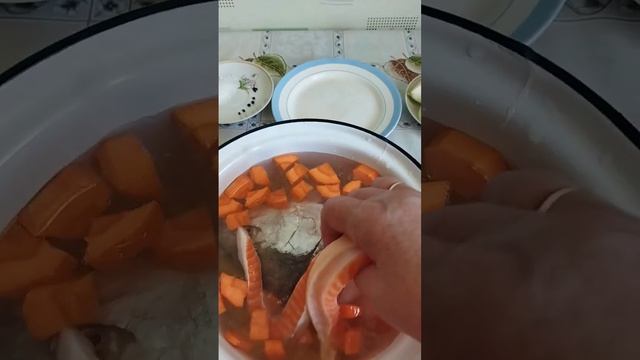 Уха из свежей рыбы.