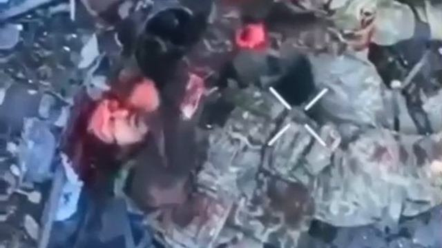 ❗️В сети появились кадры с дрона того самого эпичного ближнего боя на ножах
