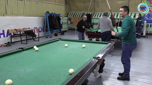 Остуол тенниһигэр уонна бильярдка күрэх