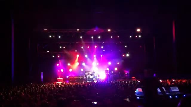 Концерт G3, Rockin In A Free World