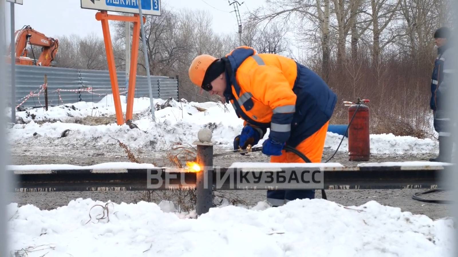 В Кемерове начали демонтировать конструкции моста на въезд в жилой район Пионер