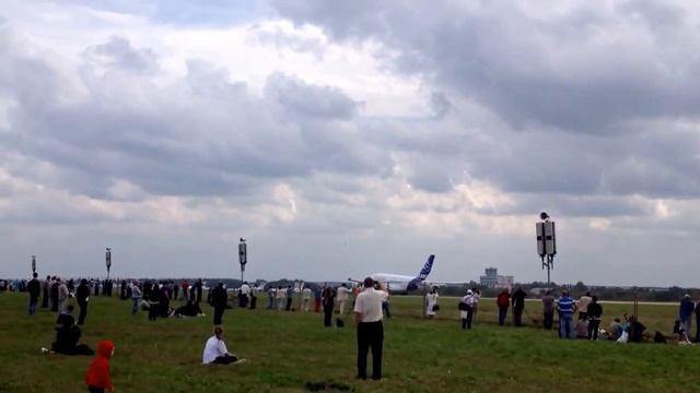 Взлет Airbus 380, МАКС 2013 авиашоу в Жуковском, аэродром Раменское