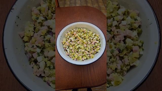 Оливье! Лук, морковь не добавляю.