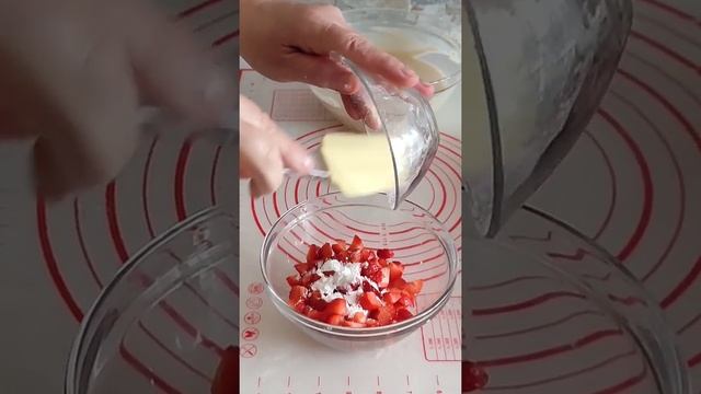 КЕКСЫ с КЛУБНИКОЙ. ПРОСТО и ВКУСНО.