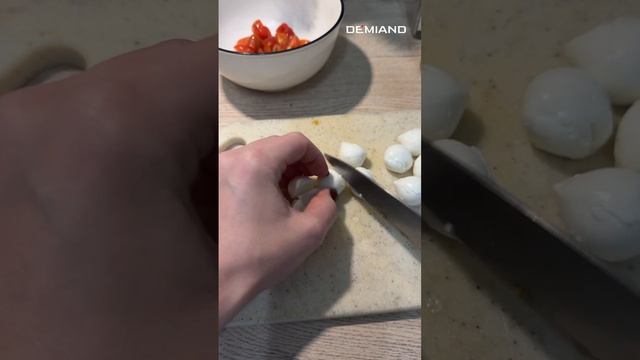 Брускетты капрезе в аэрогриле Demiand 🤍