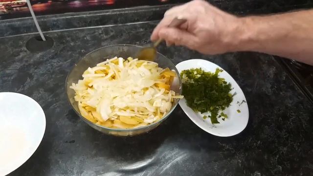 Салат с картофелем.