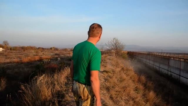 ЛЬВЫ ДЕРУТСЯ ! Пришлось  вмешаться !