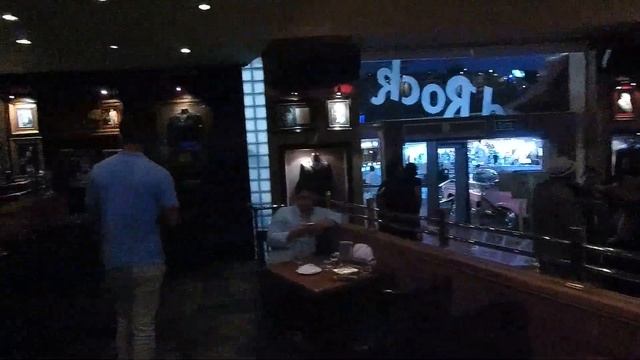 Египет-2023. Наама Бей. Зашли в Hard Rock Cafe. Удивились. Сотрудник молодец, как гид нам рассказал