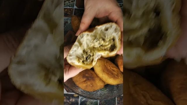 Вкуснейшие воздушные пирожки с курицей и грибами!#shorts