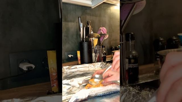 Готовим скумбрию 🐟 #shorts #фаршированнаяскумбрия запечённая в духовке 😋