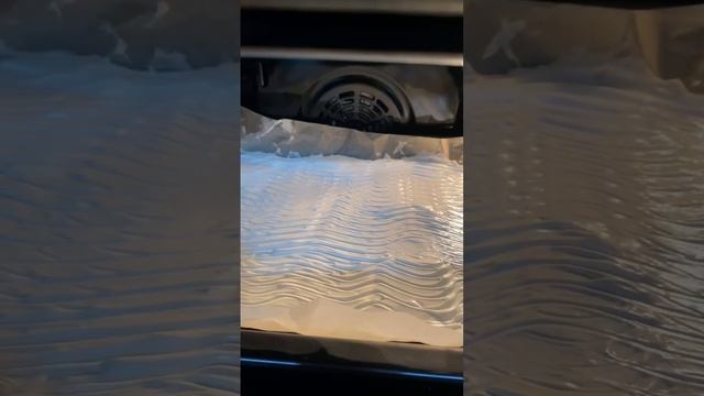 Меренговый рулет с кремом чиз на масле #меренговыйрулет #кремчиз #сладкое #десерт #меренга #выпечка