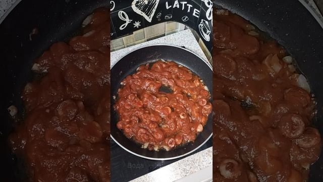 Сосиски в томате.Подходят к любому гарниру.#shorts