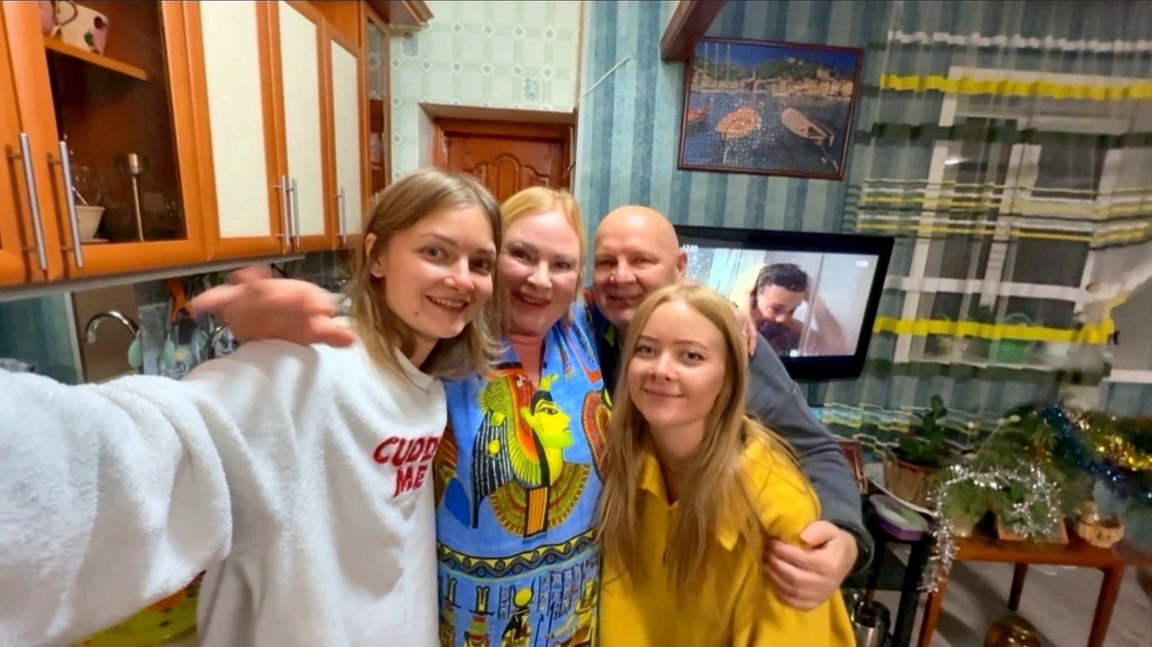 В ГОСТЯХ У РОДИТЕЛЕЙ✨🧡Обмен подарками🎉🎁Вся СЕМЬЯ В СБОРЕ💫Влог