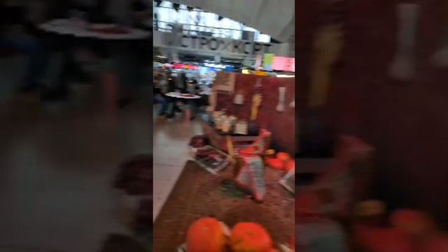 Кухни со всего мира стримлю. Гигантский ФудКорт в Новосибирске. Стрим