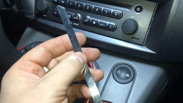 Как вытащить магнитолу carminant renault / быстро извлечь магнитолу Рено  / Автофактор