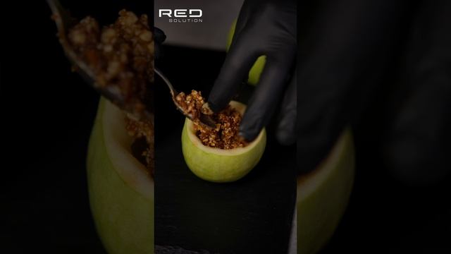 Запеченные яблоки с орехово-финиковой начинкой в аэрогриле