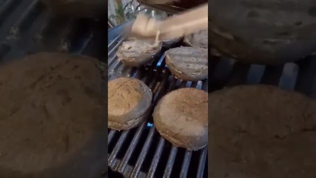 Lets make a burger 🍔 Sourdough charcoal bun with Angus beef 😋...#shorts #shortsvideo #burger