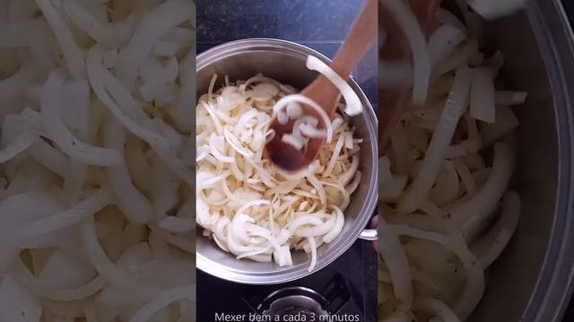Quando eu faço não sobra nada! Como fazer uma sopa de cebola simples. #SHORTS