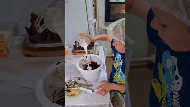 Рецепт шоколадных маффинов, кексов для ребенка.