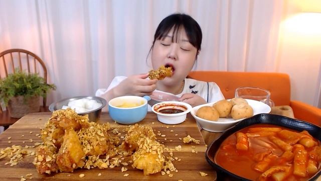 엄청나게 빠작빠작한 교촌옥수수치킨 국물맵떡 퐁듀치즈볼 먹방 Corn Chicken Tteokbokki Cheese balls Koreanfood Mukbang