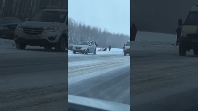 Массовое ДТП на трассе около села Новые Тимерсяны, две машины улетели в кювет.