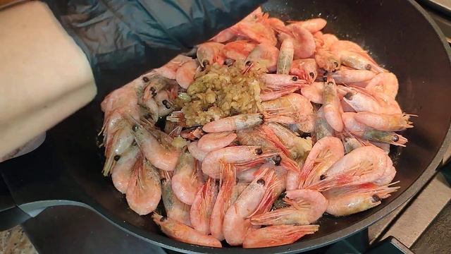ЖАРЕНЫЕ КРЕВЕТКИ С СОЕВЫМ СОУСОМ И ЧЕСНОКОМ, ВКУСНО И ПРОСТО