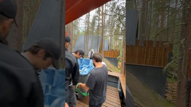 Установка джакузи в Домиках для отдыха / Отдых в горах / Эльбрус #shortsvideo #food #share #юмор