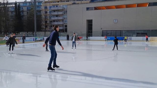 Каток Часть 2: Жульен упал лицом на лёд