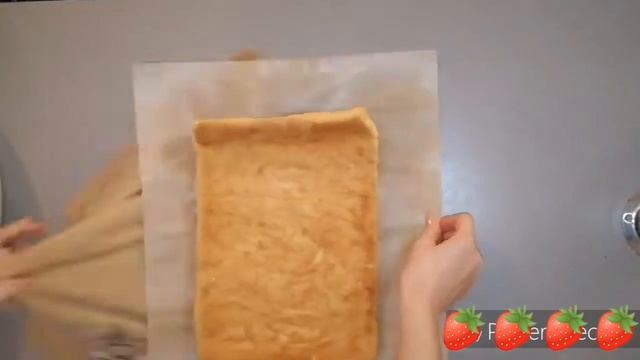 Клубничный рулет