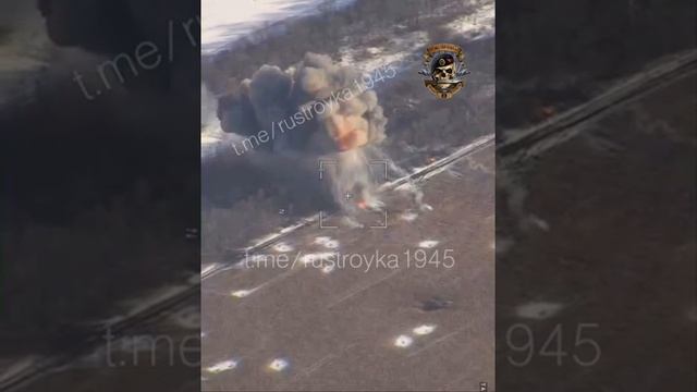 Эпичный подрыв украинской тяжелой техники с отрывом башни