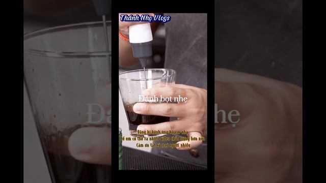 TNVL: Cách Pha 1 Ly Cà Phê ☕️ Nước Cốt Dừa 🥥 #shorts #ThánhNhọVlogs