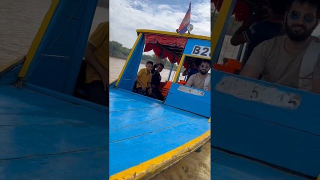 С Друзьями плывём на Лодке по Реке на Рыбалку / Рыбалка на Лодке #рыбалка #лодка #shortsvideo #мир